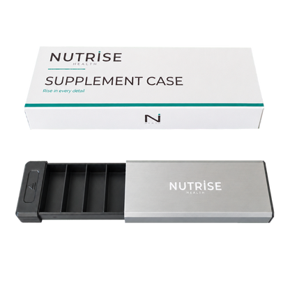 Nutrise Pillendose mit teilweise herausgezogenem Einsatz und sieben Fächern